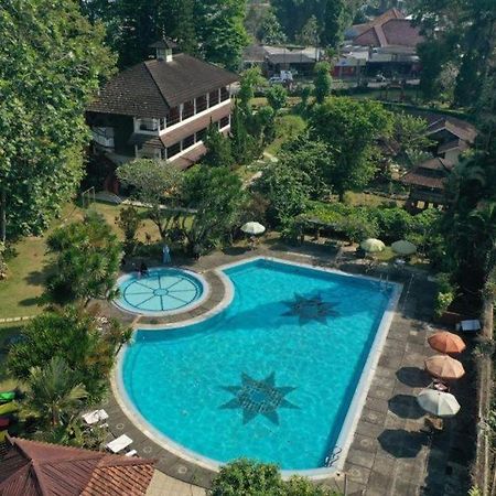 Taman Sari Hotel Dan Resort Сукабуми Екстериор снимка