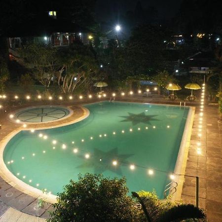 Taman Sari Hotel Dan Resort Сукабуми Екстериор снимка