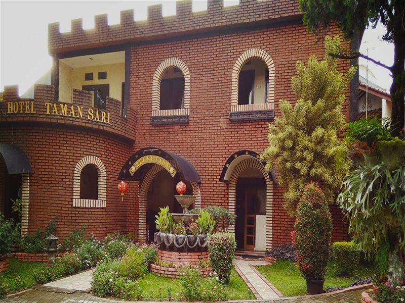 Taman Sari Hotel Dan Resort Сукабуми Екстериор снимка