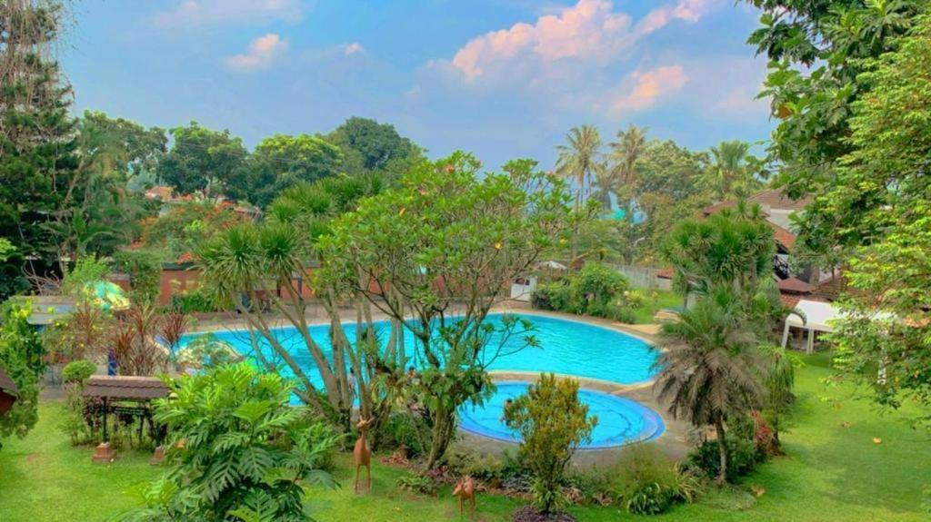 Taman Sari Hotel Dan Resort Сукабуми Екстериор снимка