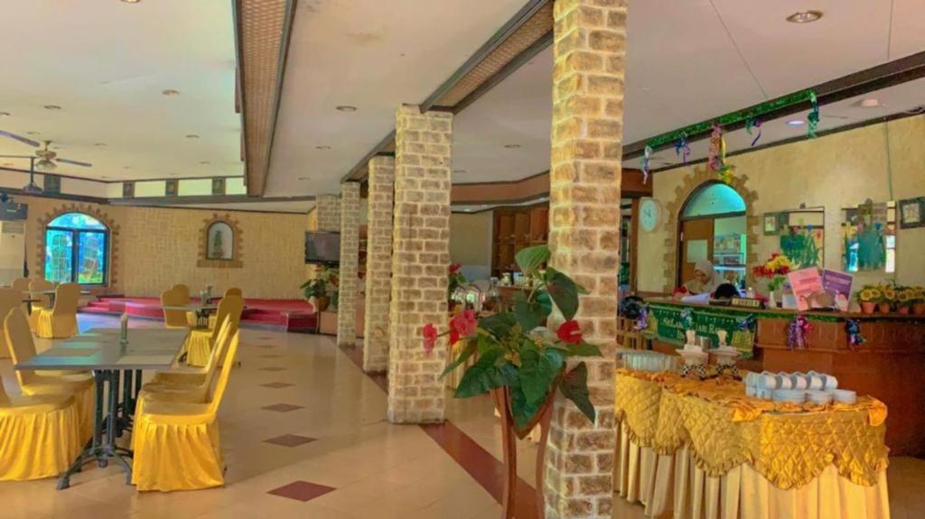 Taman Sari Hotel Dan Resort Сукабуми Екстериор снимка
