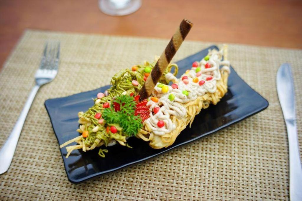 Taman Sari Hotel Dan Resort Сукабуми Екстериор снимка