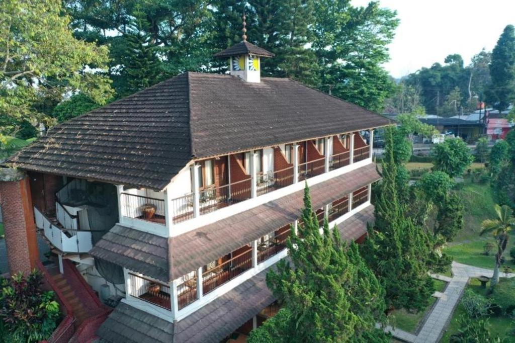 Taman Sari Hotel Dan Resort Сукабуми Екстериор снимка