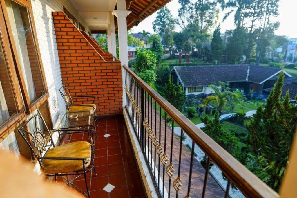 Taman Sari Hotel Dan Resort Сукабуми Екстериор снимка