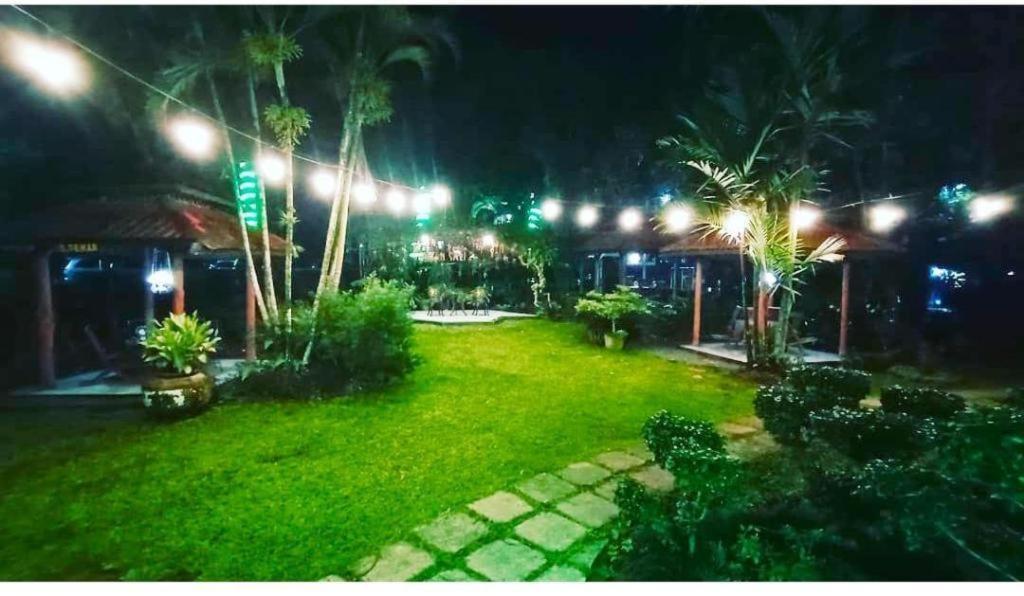 Taman Sari Hotel Dan Resort Сукабуми Екстериор снимка