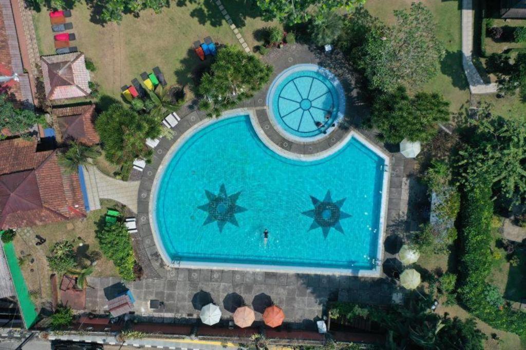 Taman Sari Hotel Dan Resort Сукабуми Екстериор снимка