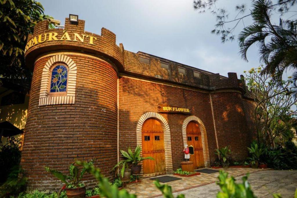 Taman Sari Hotel Dan Resort Сукабуми Екстериор снимка