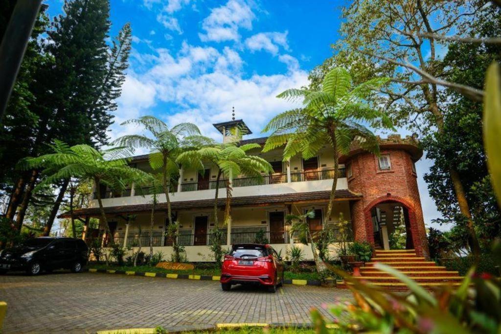 Taman Sari Hotel Dan Resort Сукабуми Екстериор снимка
