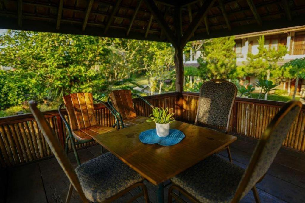 Taman Sari Hotel Dan Resort Сукабуми Екстериор снимка